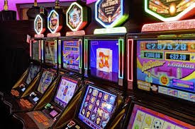 Layar permainan Blackjack menampilkan kartu pemain dan dealer secara real-time